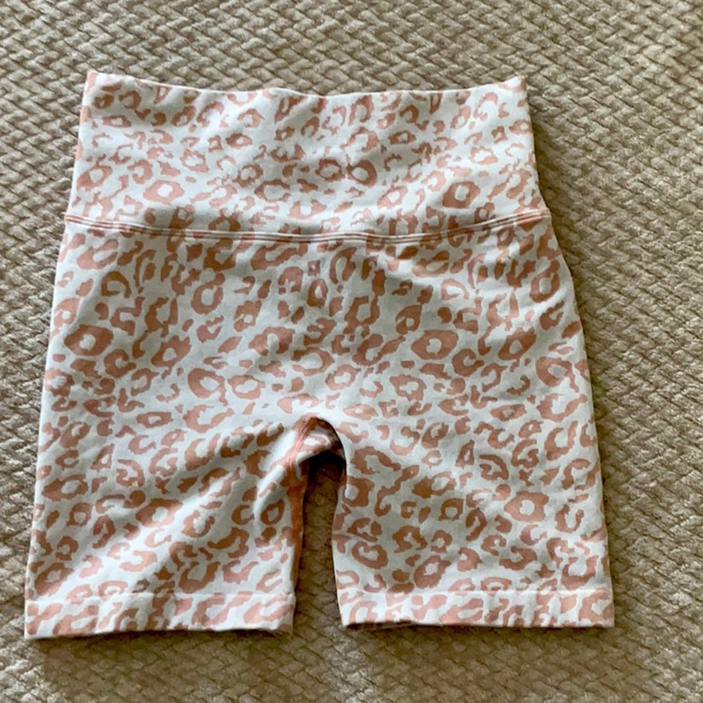 SHEIN Orange Cheeta Booty Scrunch Seamless Biker Shorts Size Large